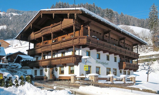Schwendau Apartment | Nice apartment for 24 people with WIFI, TV and balcony