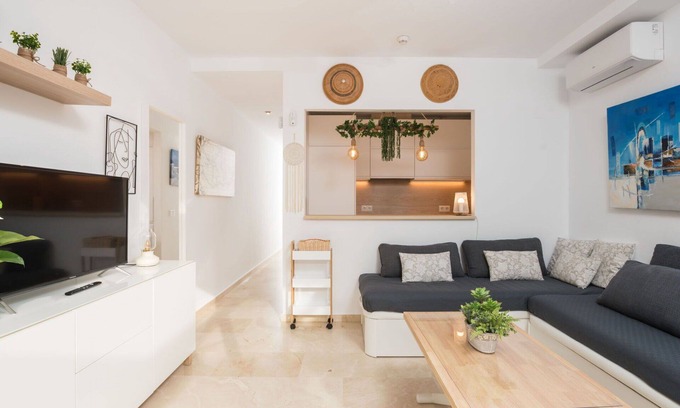 Cabrita Apartment | Nice apartment for 3 guests with A/C, WIFI, pool, TV and terrace