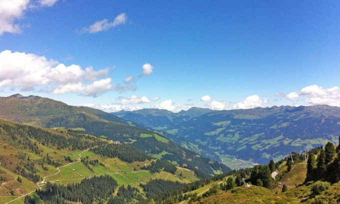 Mayrhofen Apartment | Nice apartment for 4 guests with WIFI, TV, balcony and pets allowed