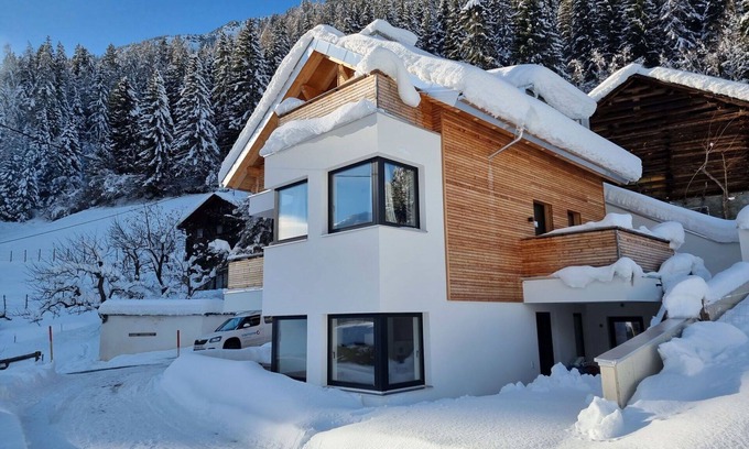 Landeck Apartment | Nice apartment for 4 guests with WIFI, TV, balcony and pets allowed