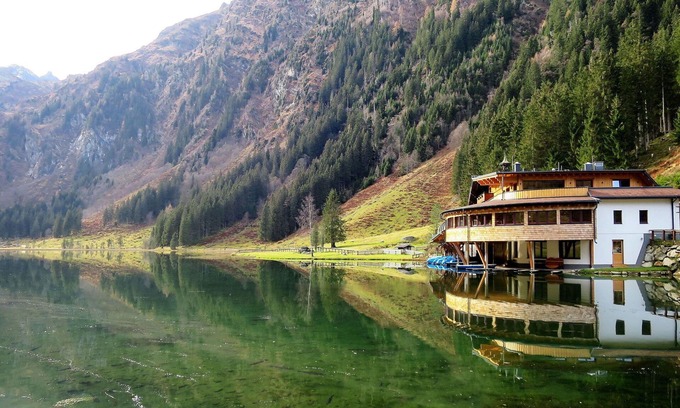 Weissenbach Apartment | Nice apartment for 4 guests with WIFI, TV, balcony and pets allowed