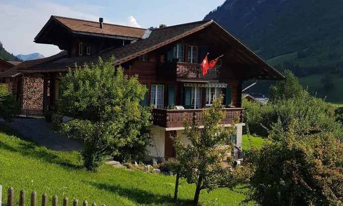 Oeschseite Apartment | Nice apartment for 4 guests with WIFI, TV and balcony