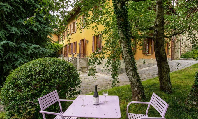 Tavernerio Apartment | Nice apartment for 4 people with WIFI, TV, patio and pets allowed