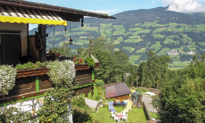 Fuegen Apartment | Nice apartment for 6 people with WIFI, TV and terrace