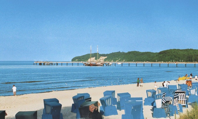 Prora Apartment | Nice apartment for 6 people with pool, WIFI, TV, terrace, pets allowed and parking