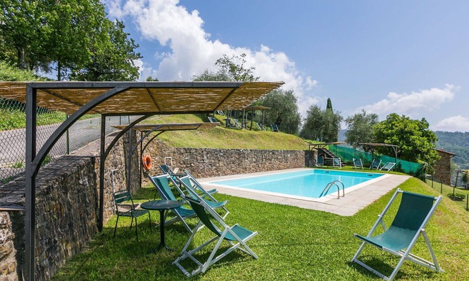 Pescia Apartment | Nice apartment for 6 people with pool, WIFI, TV, patio and pets allowed
