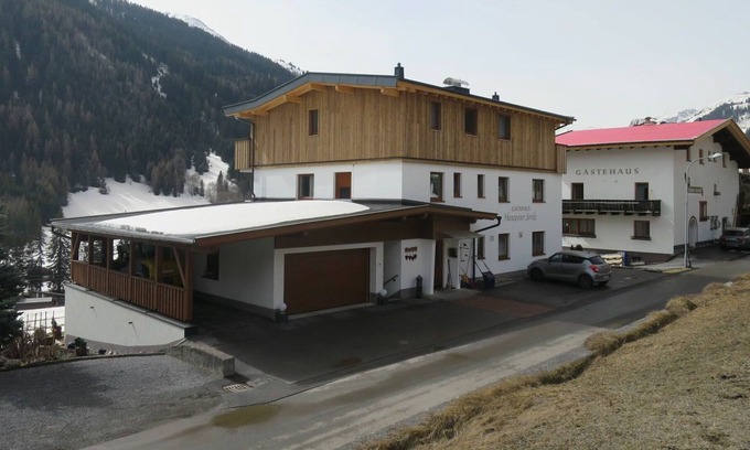 Sankt Anton am Arlberg Apartment | Nice apartment for 8 people with WIFI, TV, balcony and parking
