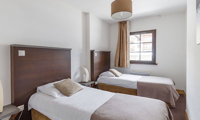 Les Gets Apartment | Nice apartment for 8 people with WIFI, pool, TV, terrace and pets allowed