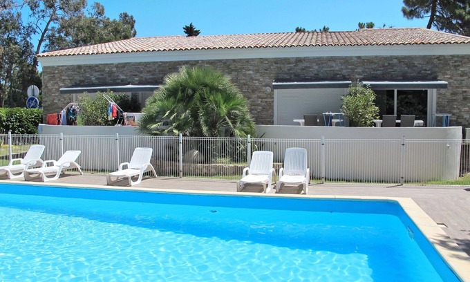 Ghisonaccia Apartment | Nice apartment for 6 people with A/C, pool, WIFI, TV, terrace and pets allowed