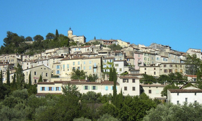 Tourrettes House | Nice apartment in villa for 6 guests with WIFI, pool, A/C, TV, patio and pets allowed