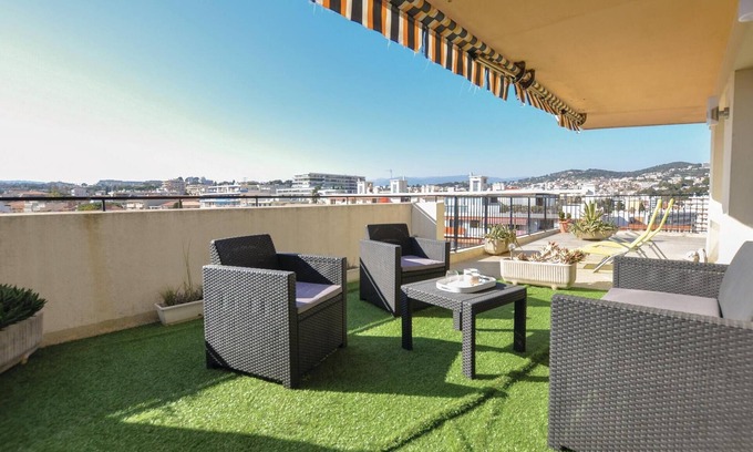 Prado - Republique Apartment | Nice apartment in Cannes with WiFi