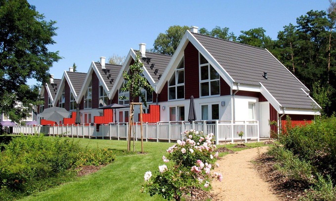 Bad Saarow House | Nice apartment in villa for 6 people with internet, hot tub, TV, terrace and pets allowed