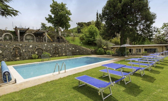 Rocca di Papa Villa | Nice apartment in villa for 13 guests with WIFI, A/C, private pool, TV and patio
