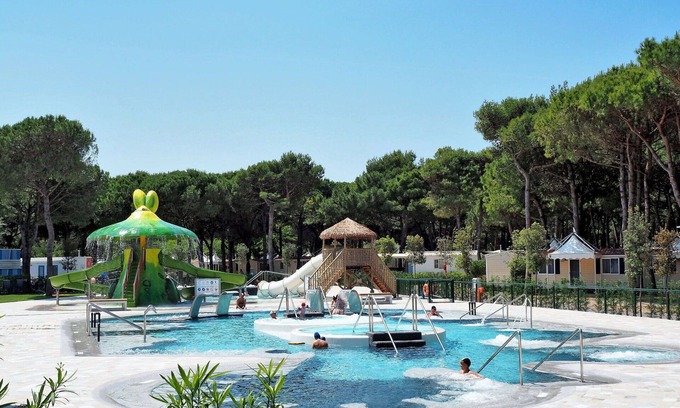 Cavallino-Treporti House | Nice apartment in villa for 4 people with WIFI, pool, A/C, TV and terrace