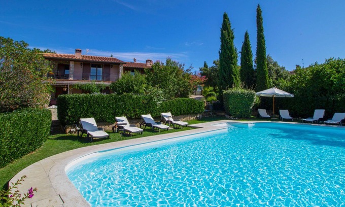 Poderi Villa | Nice apartment in villa with WIFI, hot tub, private pool, TV, patio, pets allowed and panoramic .