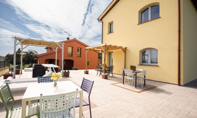 Larciano House | Nice apartment in villa for 5 people with pool, WIFI, A/C, TV and patio