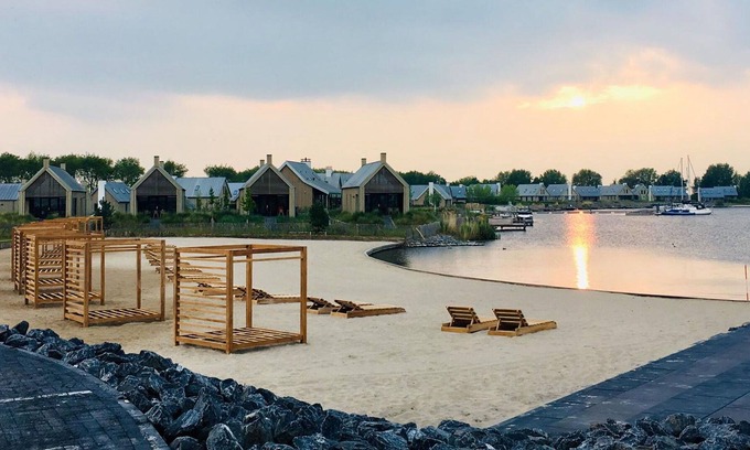 Tholen House | Nice apartment in villa for 6 guests with WIFI, TV and parking