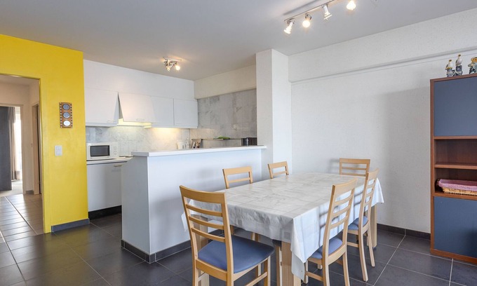Westende Apartment | Nice apartment with kitchen