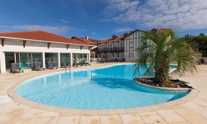 Cassen Apartment | Nice apartment with pool, internet, TV, terrace, pets allowed, panoramic view and parking