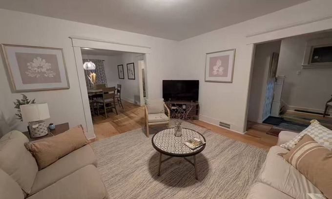 Niagara Falls House | Nice big house minutes from the Falls