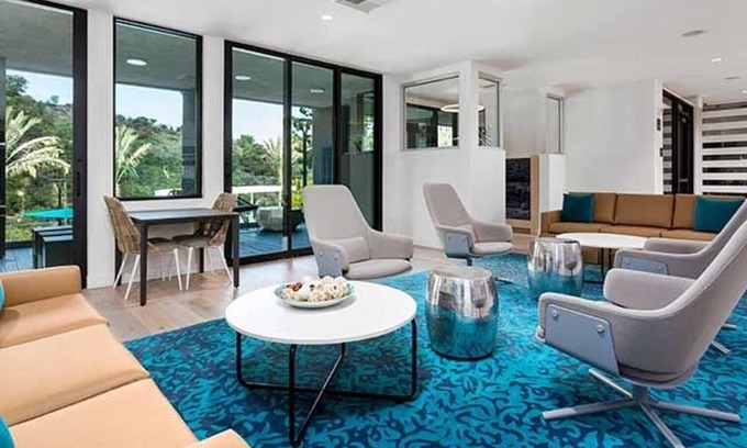 Los Angeles Apartment | Nice Burbank 1BR w/Pool, Hot Tub, Gym & Courtyard, by Blueground