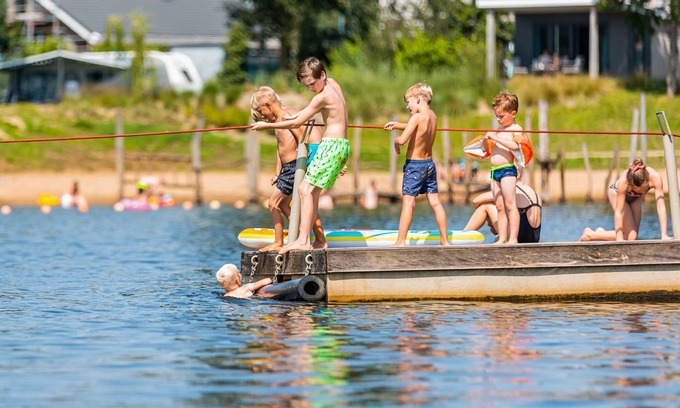 Leuken Ski Chalet | Nice chalet in a holiday park on the Leukermeer