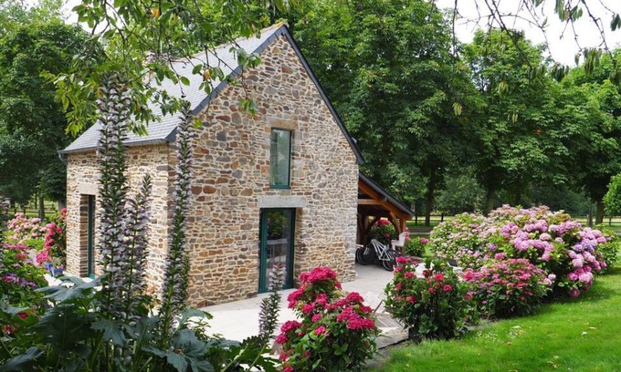Baguer-Pican Cottage | Nice cottage for 2 people in a former bakery - in the Bay of Mont Saint Michel