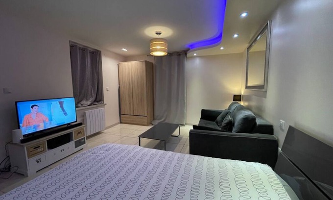 Montlucon Apartment | Nice furnished and equipped F1 with shared courtyard in the city center