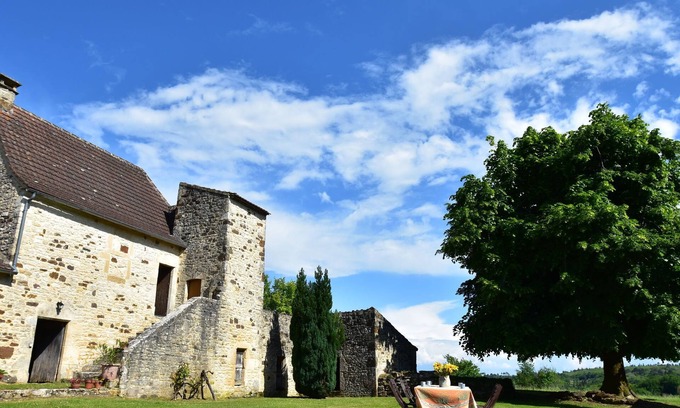 Montclera House | Nice holiday home with tennis court