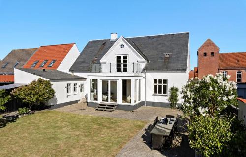 Logstor House | Nice Home In Løgstør With Wifi