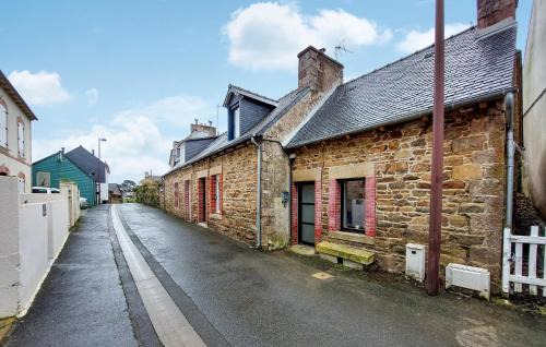 Loguivy House | Nice Home In Ploubazlanec With Kitchen