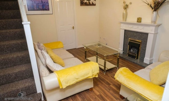Birmingham House | Nice serviced house with parking near city center