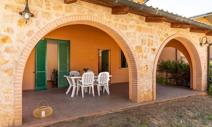 Pian dei Mucini Apartment | Nice three-room apartment in typically Tuscan style on the ground or first floor of approximately 50 m2 located in the area around the swimming pools.It is composed of a living room with dining area, flat-screen television and sofa bed, kitchenette equip