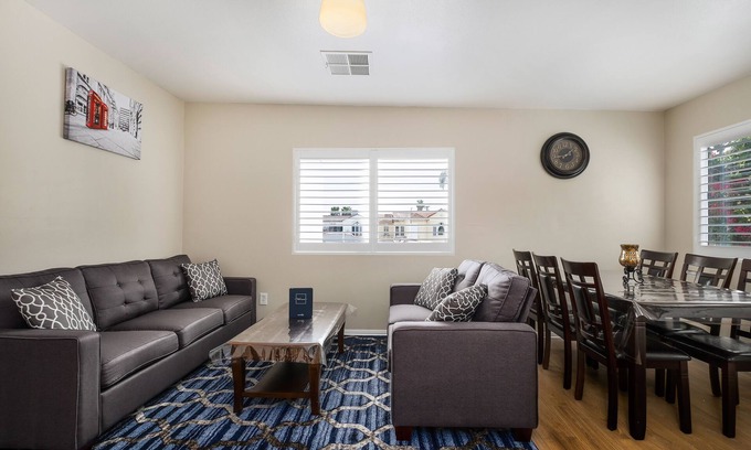 Mid-Wilshire House | Nice Trendy Stay in close proximity to hotspots