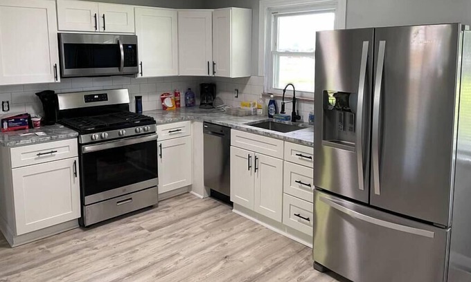 Huron House | Nickel Plate Beach Area - 4 Bedroom 3 Bath - Walk to beach!