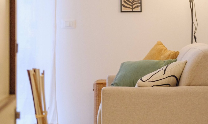 Cinque Terre Apartment | "Nico's Guest House" a stone's throw from the Sea.