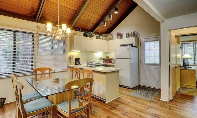 Night Heron Condo | Night Heron 2 BDR plus loft villa in Sea Pines. Community Pool and Close to Beach Paths.