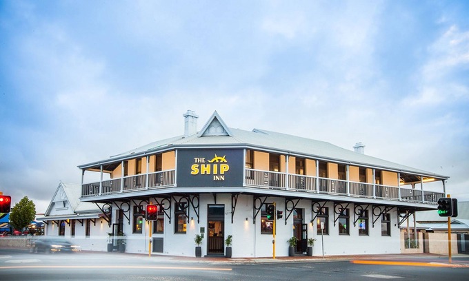 Busselton Hotel | Nightcap at the Ship Inn