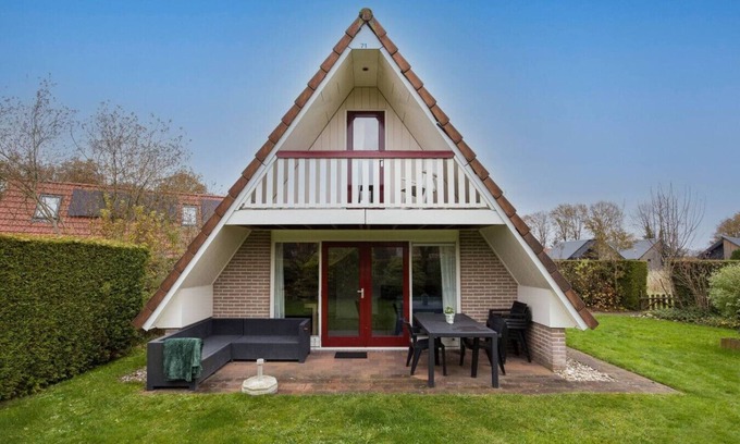 Zwiggelte House | Nightjar I Lovely Home with Outside Area