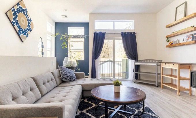 Sacramento House | Nihao Home: Modern Comfort by Downtown Sac