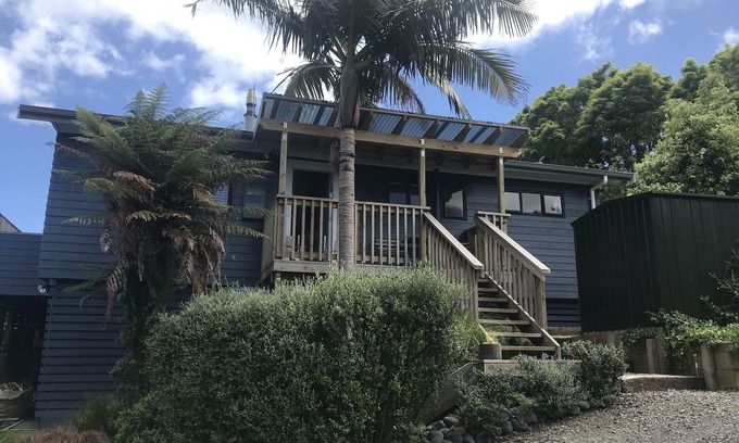 Raglan House | Nikau Nook