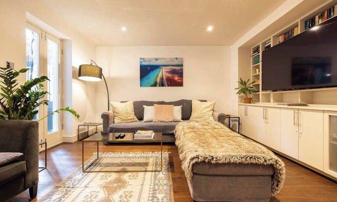 Redcliffe Apartment | Niru Experience Serene Garden Haven Duplex