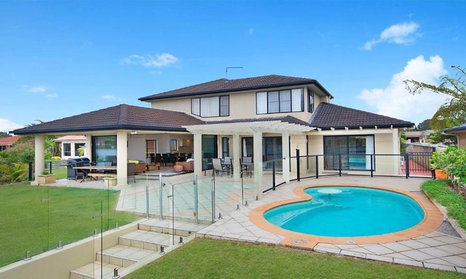 Yamba House | Nirvana Waters - Waterfront with Pool
