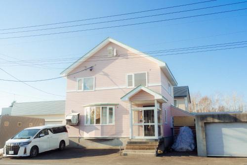 Kutchan Ski Chalet | Niseko Pink house