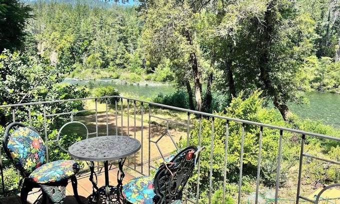Gasquet Apartment | nnnnnnnnStudio apartment with beautiful, spectacular river view.