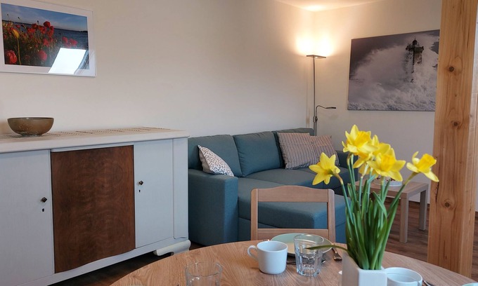 Bastorf Apartment | No.1/2-room apartment (right, 60m²) 2-4 pers., loggia, upper floor + ground floor - H3 Wohnen am Hofcafé