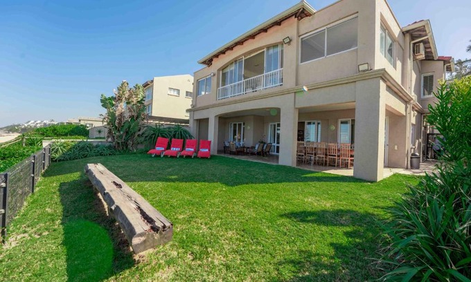 Shaka's Rock Apartment | No 1 The Villas Families only