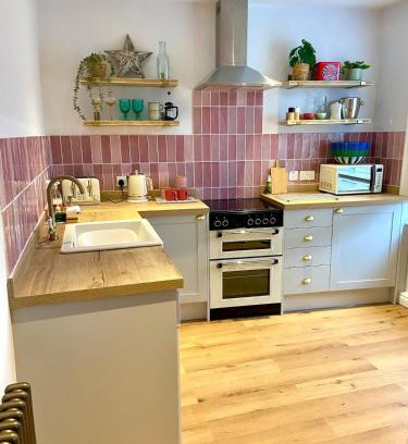 Bridport Apartment | No 3, apartment in the heart of Bridport, Dorset