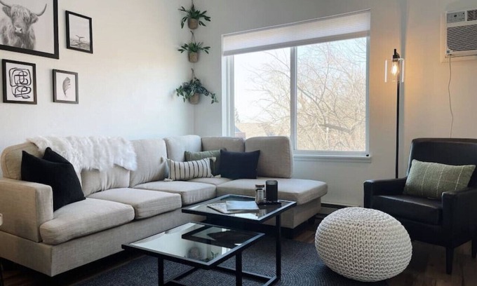 East Hillside Apartment | No. 302 Monthly Downtown Artists Loft