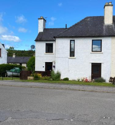 Conon Bridge Apartment | No 5 Newly refurbished 4 bedroom house